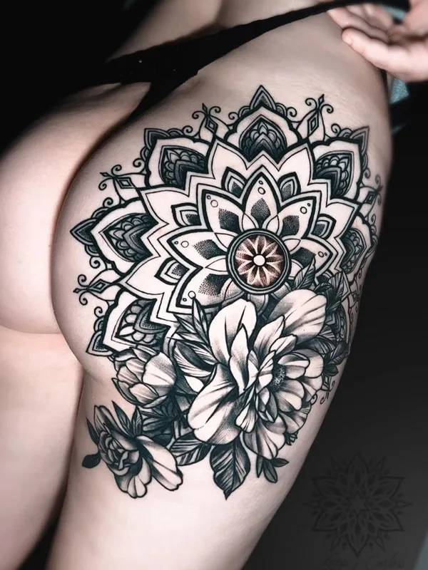 female black and grey blackwork tattoo auf thigh #66847 | Tätowierer kingaewelina_ink