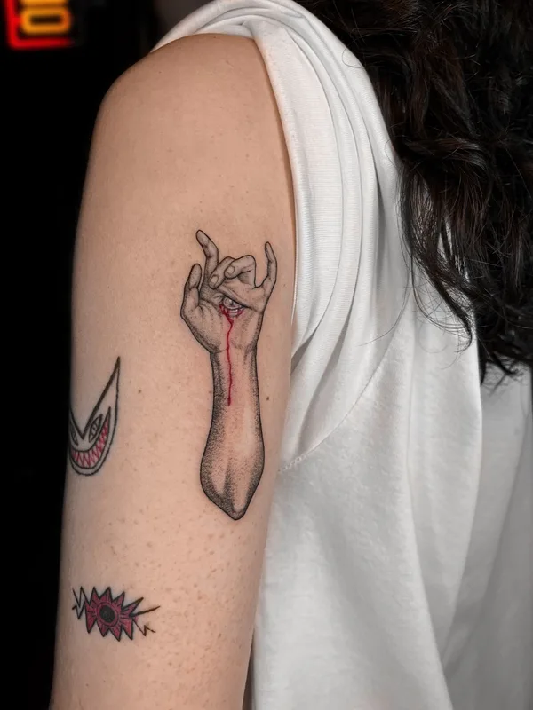 black and grey blackwork 타투 부위 upper arm #67437 | 타투이스트 Łera Zabłocka