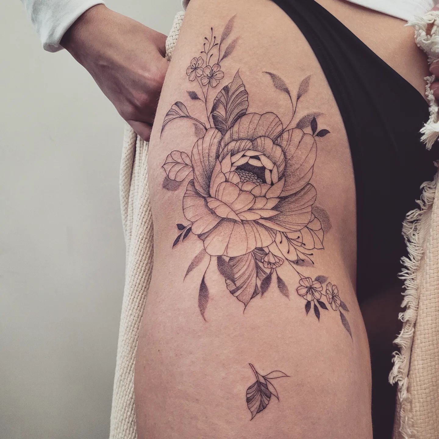 Peonia tatuada por Ariadna Batllori