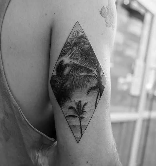black and grey blackwork Tatuaggio su upper arm #107 | Tatuatore Balazs Bercsenyi