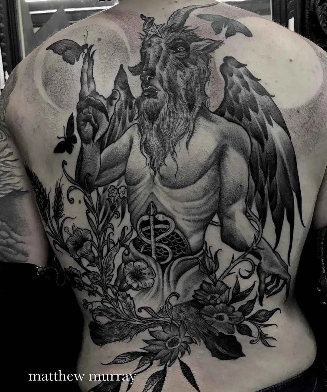 Тату мастер Matthew Murray black horror neotraditional tattoo
