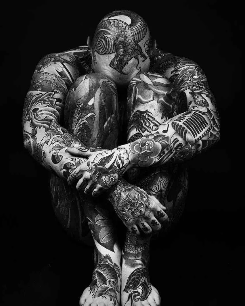Modello di tatuaggio Sylvain Hélaine, modello di fitness alternativo maschile, uomini tatuati | Francia  