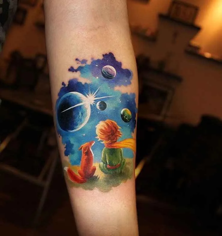 Artista di tatuaggi Zinaida Pasko, ritratto in colore e nero e grigio, realismo, minimalismo | Mosca, Russia