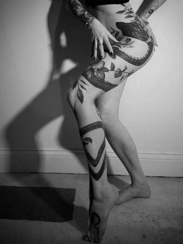 female black and grey blackwork 타투 부위 full leg #19878 | 타투이스트 Talley Matthew