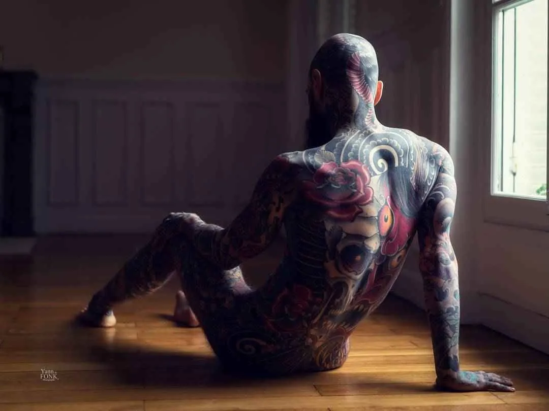 Modello di tatuaggio Sylvain Hélaine, modello di fitness alternativo maschile, uomini tatuati | Francia  
