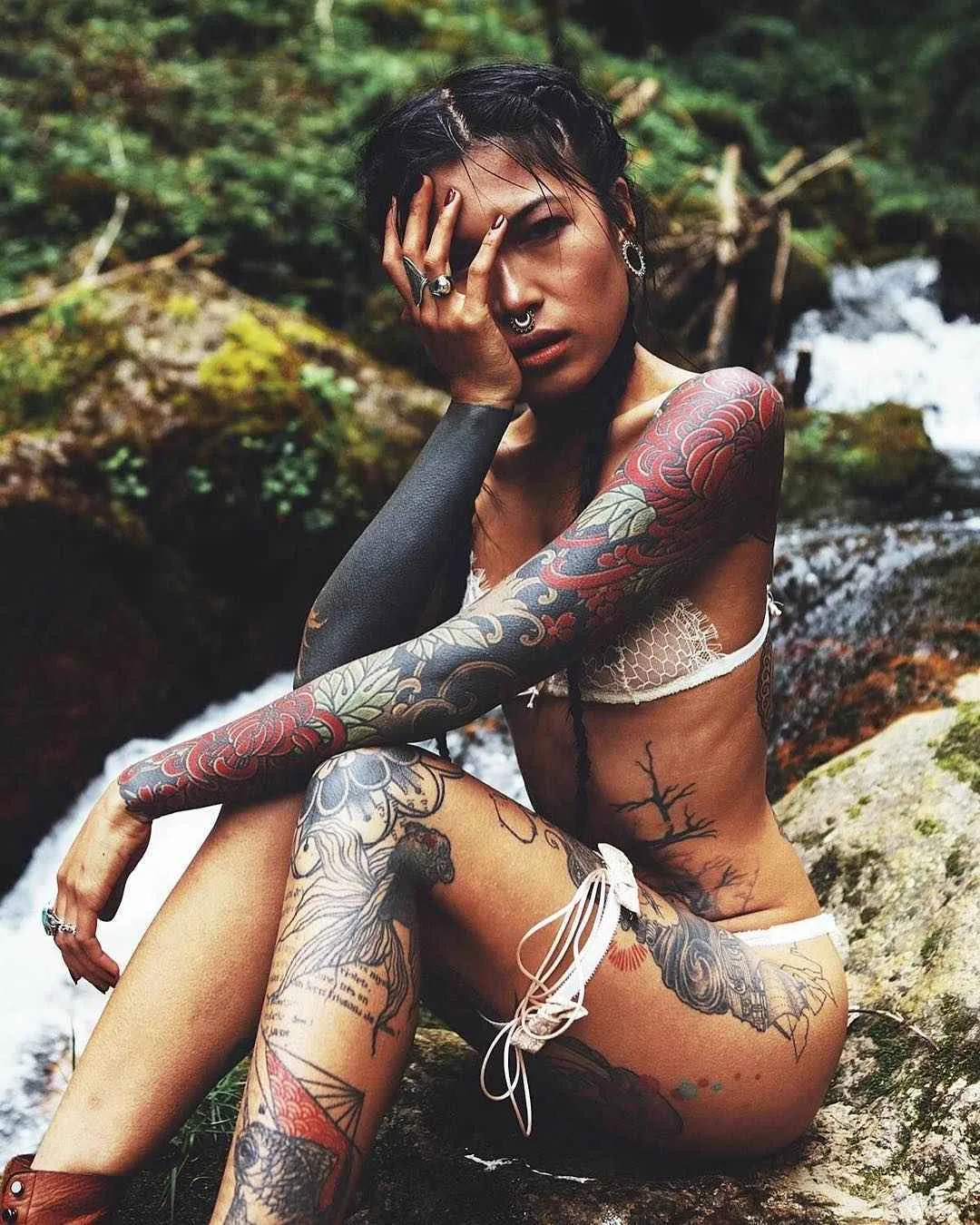 Tattoo model Anh Wisle, alternative photo model, tattooed girl | France