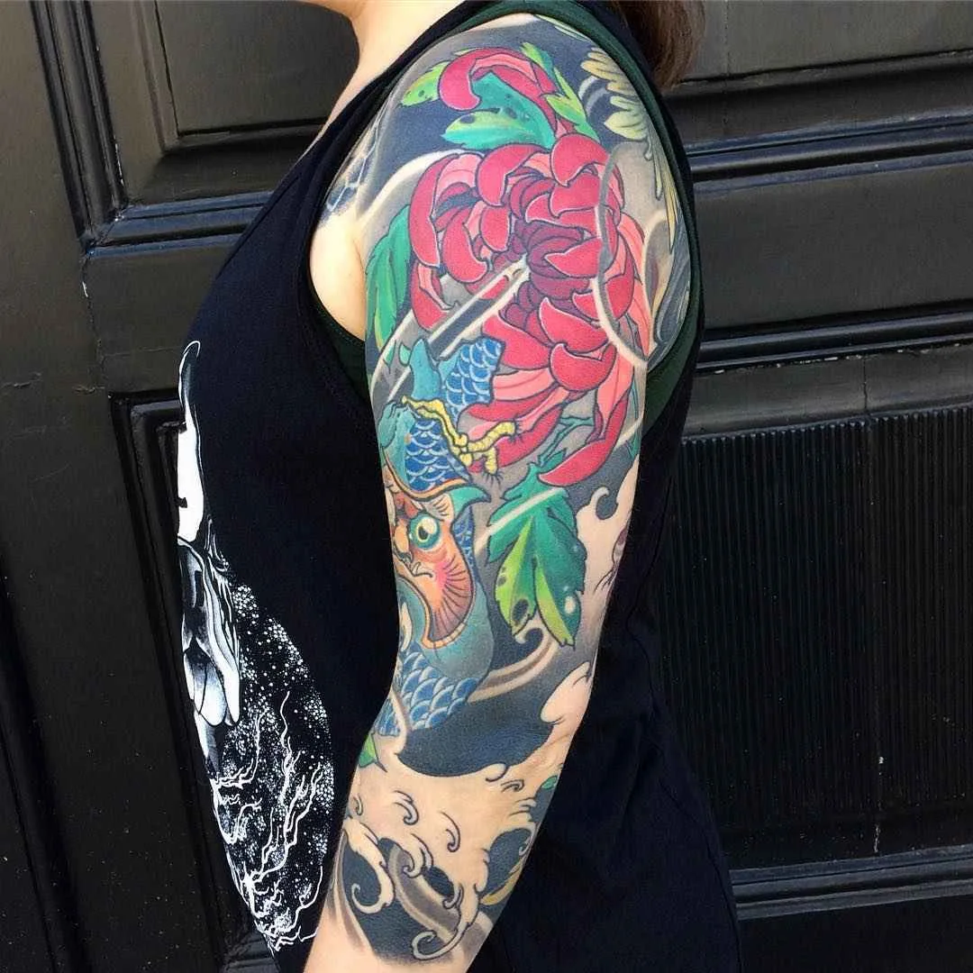 Artista de tatuagem Slava Fil Filitov, tatuagem colorida tradicional oriental japonesa | São Petersburgo, Rússia
