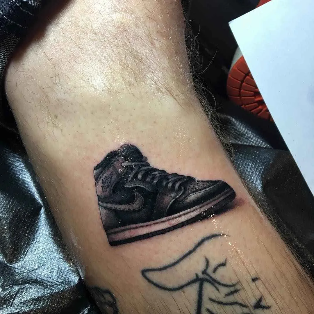 Tattoo master and musician Dan Smith, authors realistic sneakers and shoes tattoo | USA, England, New Zealand
