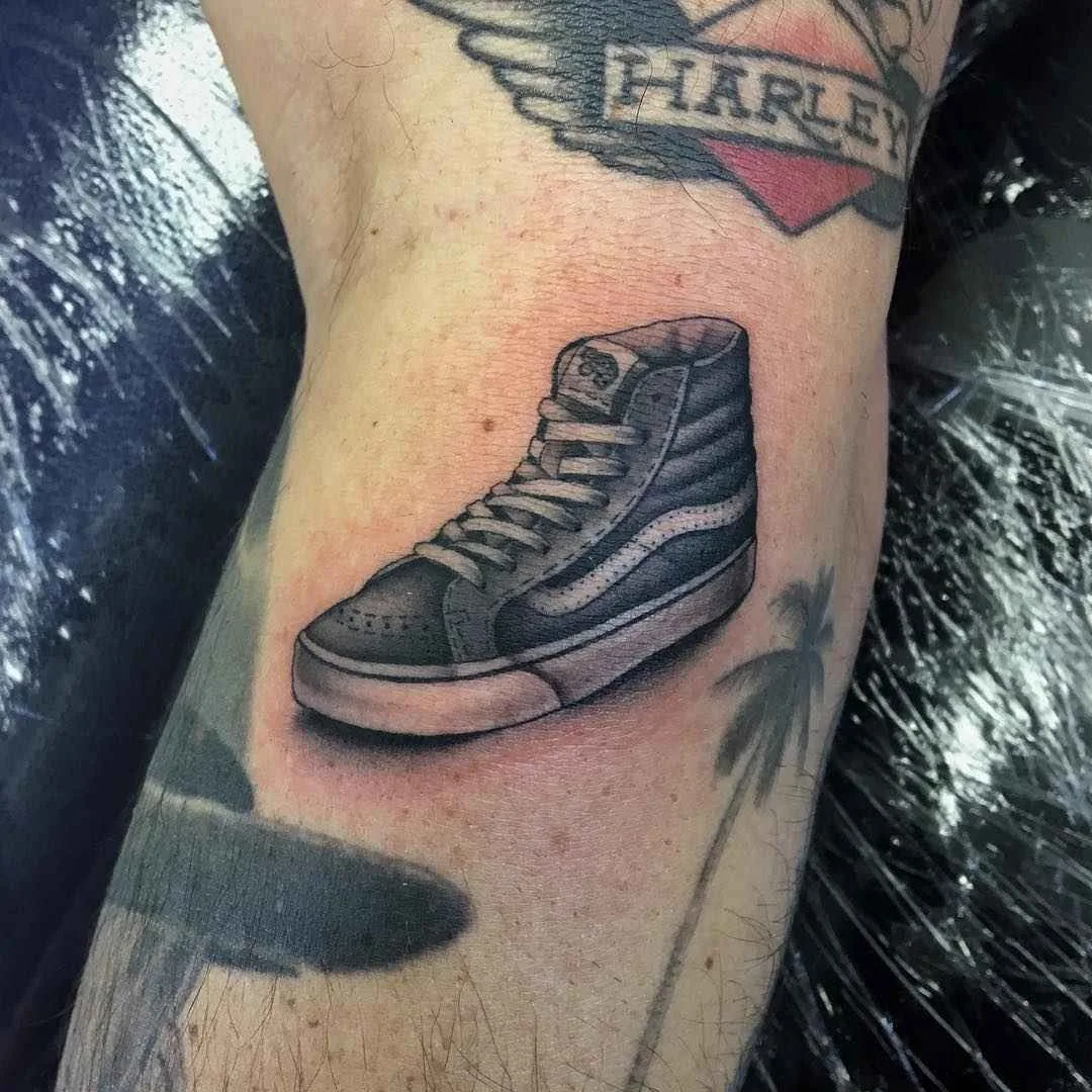 Tattoo master and musician Dan Smith, authors realistic sneakers and shoes tattoo | USA, England, New Zealand