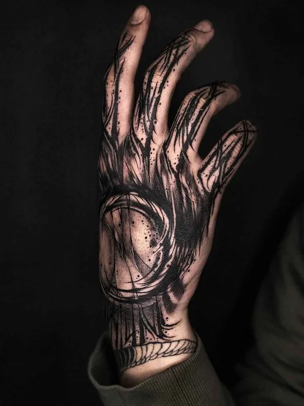 black blackwork 纹身 在 back of hand #19673 | 纹身师 YZTATTOO BBK