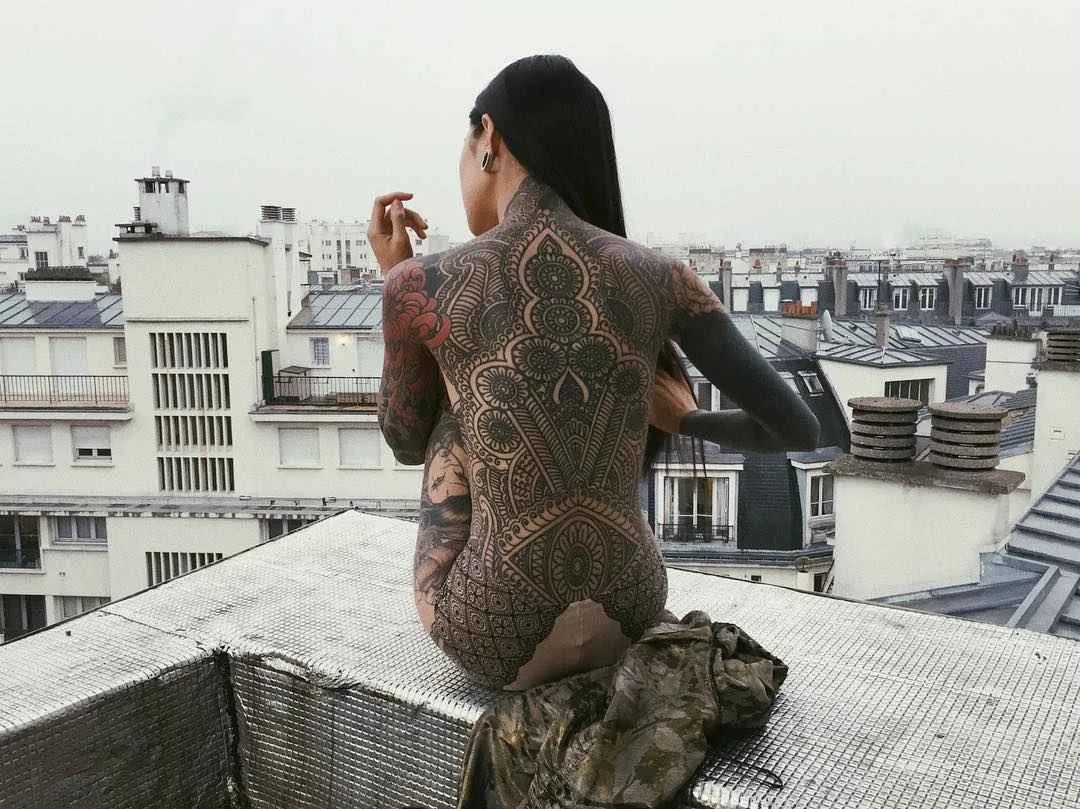 modello tatuato Anh Wisle, modello foto alternativo, ragazza tatuata | Francia