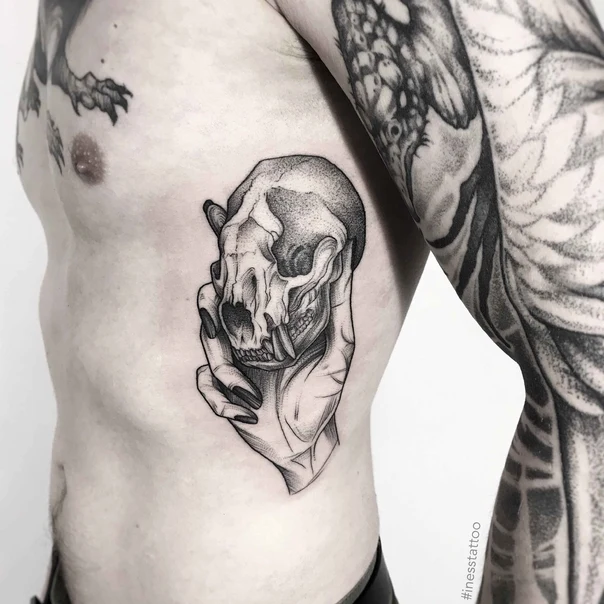 Блэкворк Skull, Hand tattoo на Рёбра