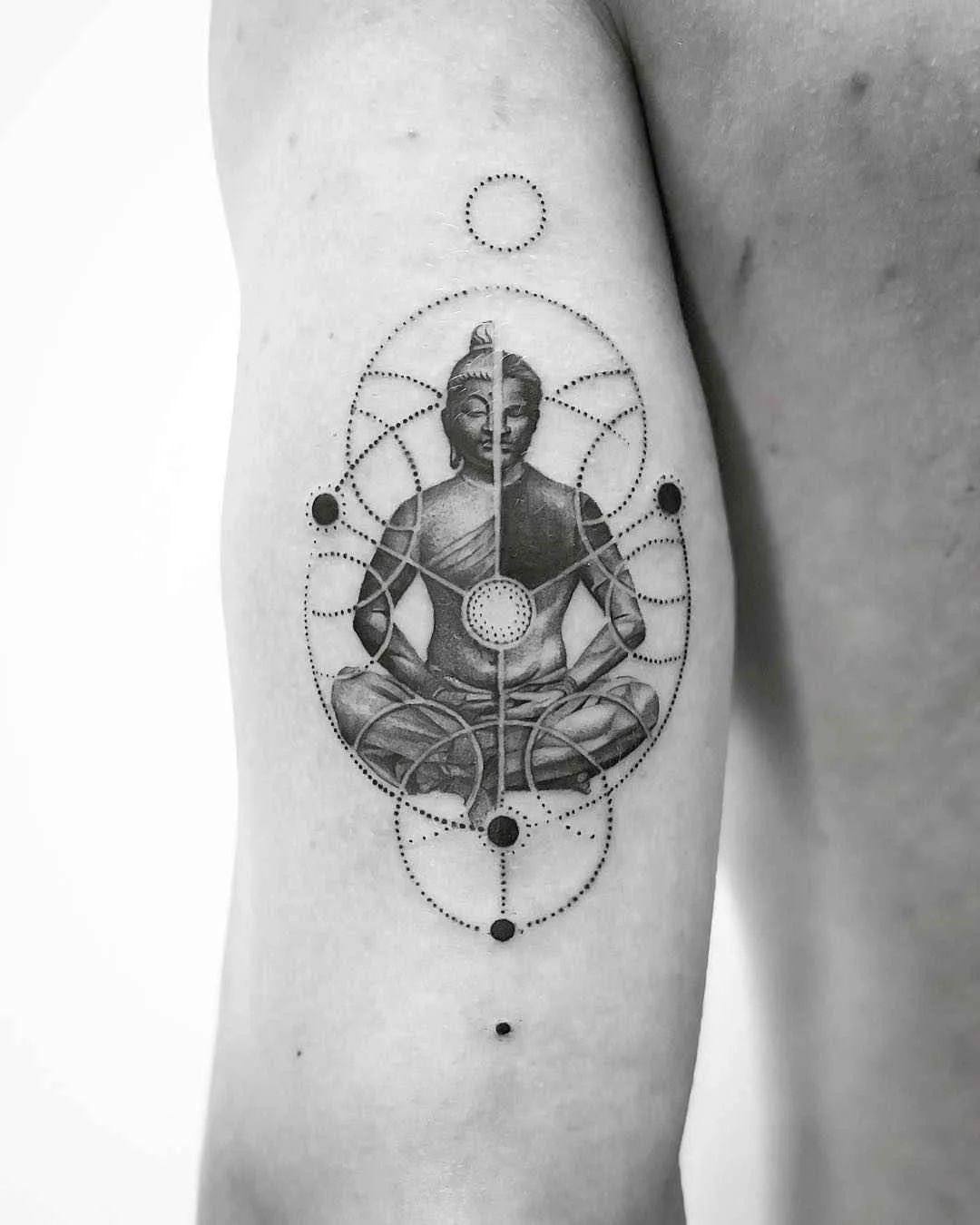 Tattoo artist John Monteiro, authors abstract blackwork graphic tattoo | Brazil