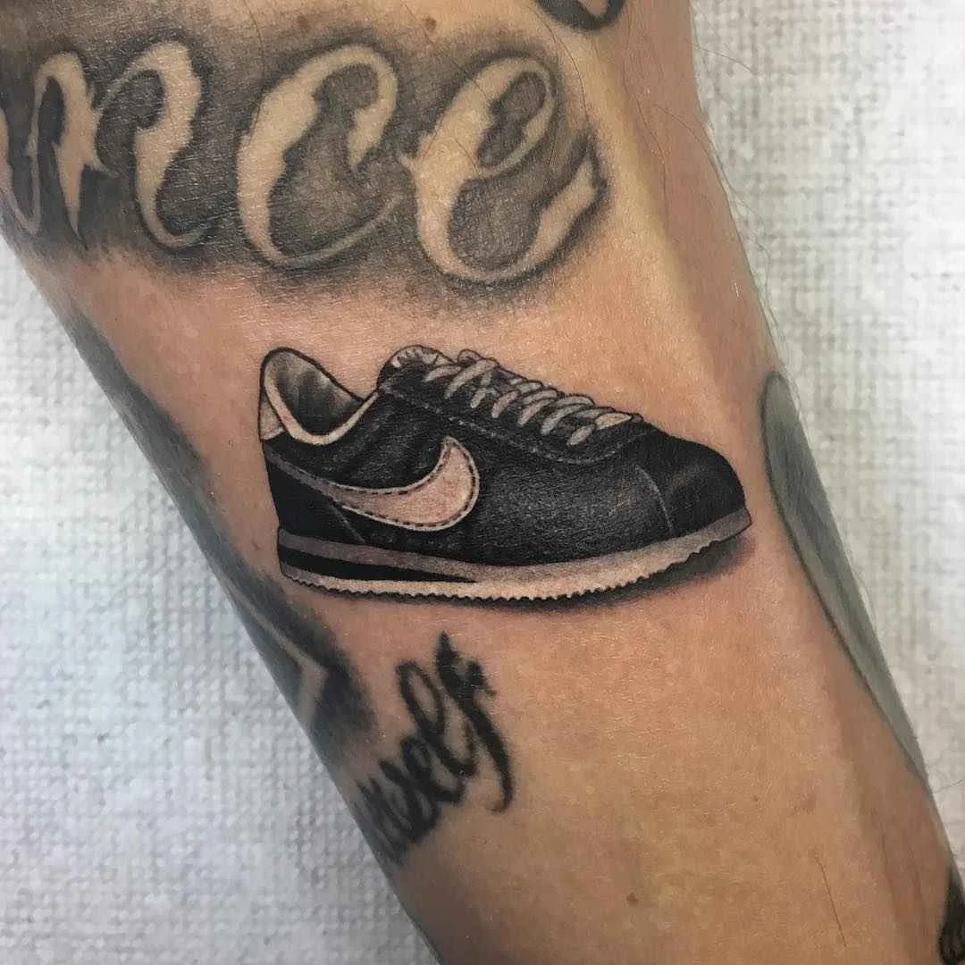 Tattoo master and musician Dan Smith, authors realistic sneakers and shoes tattoo | USA, England, New Zealand