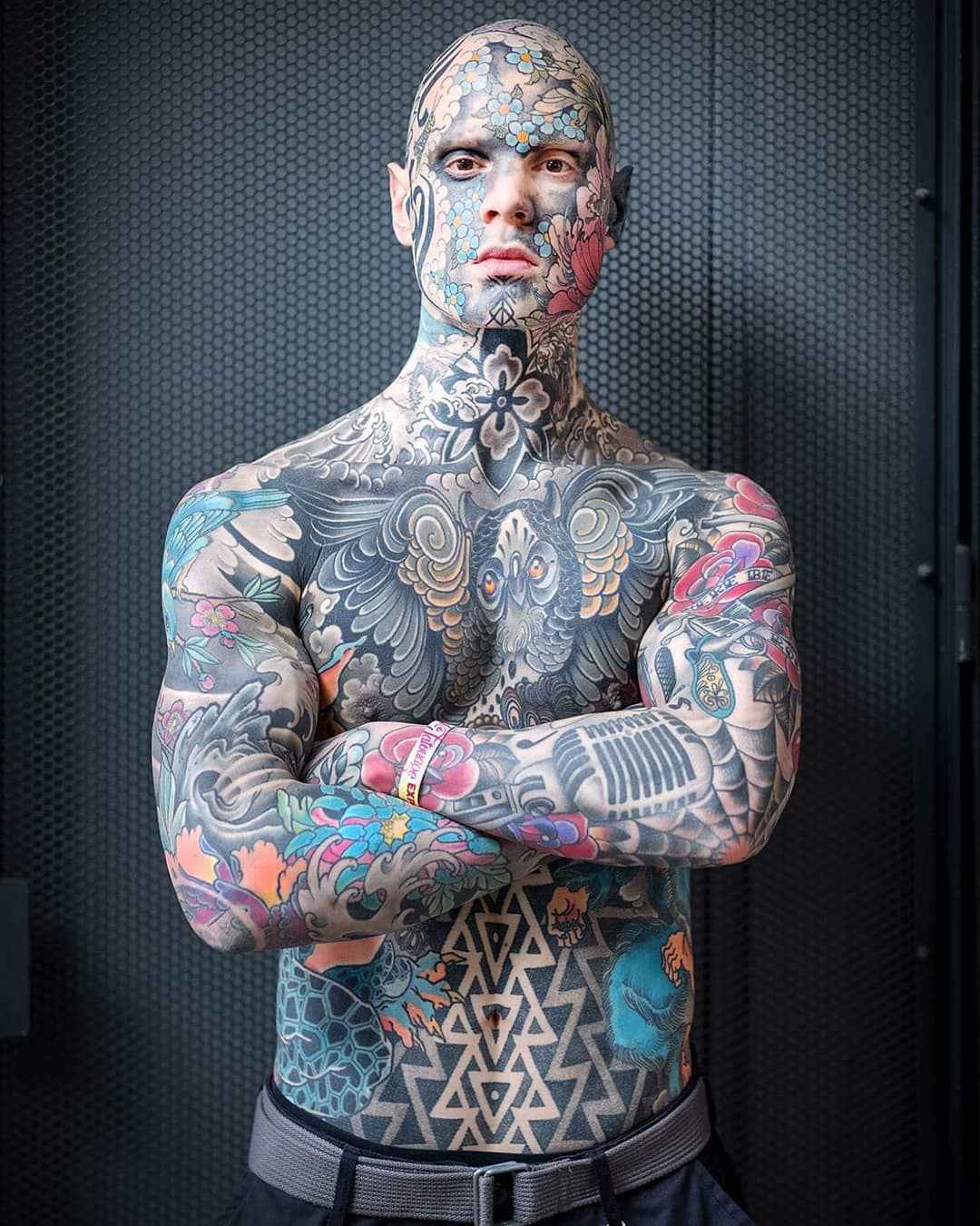 Самого татуированного человека. Сильван Элен Sylvain Helaine. Сильвен татуированный учитель. Самый татуированный человек. Самый зататуированный человек в мире.