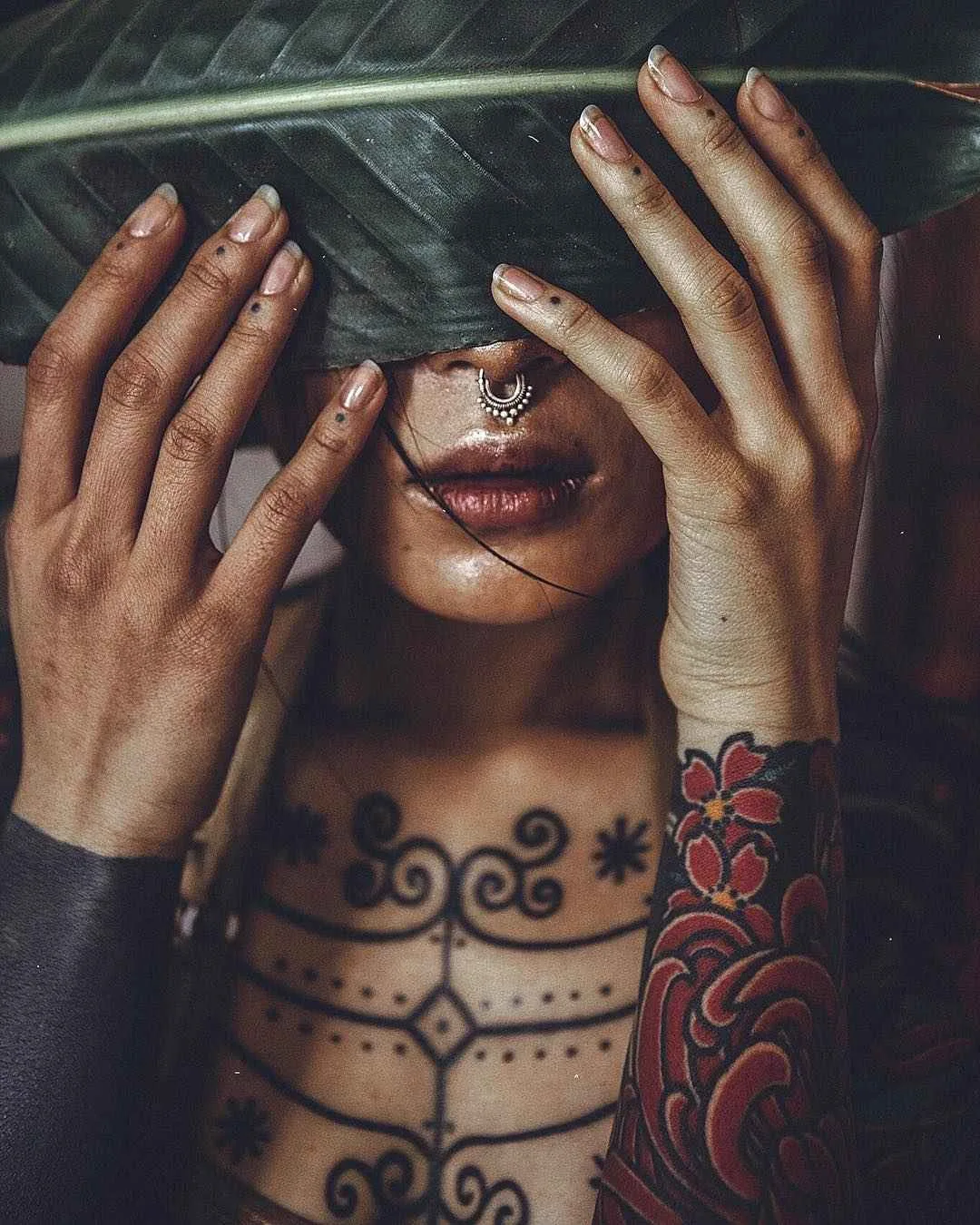 modello tatuato Anh Wisle, modello foto alternativo, ragazza tatuata | Francia