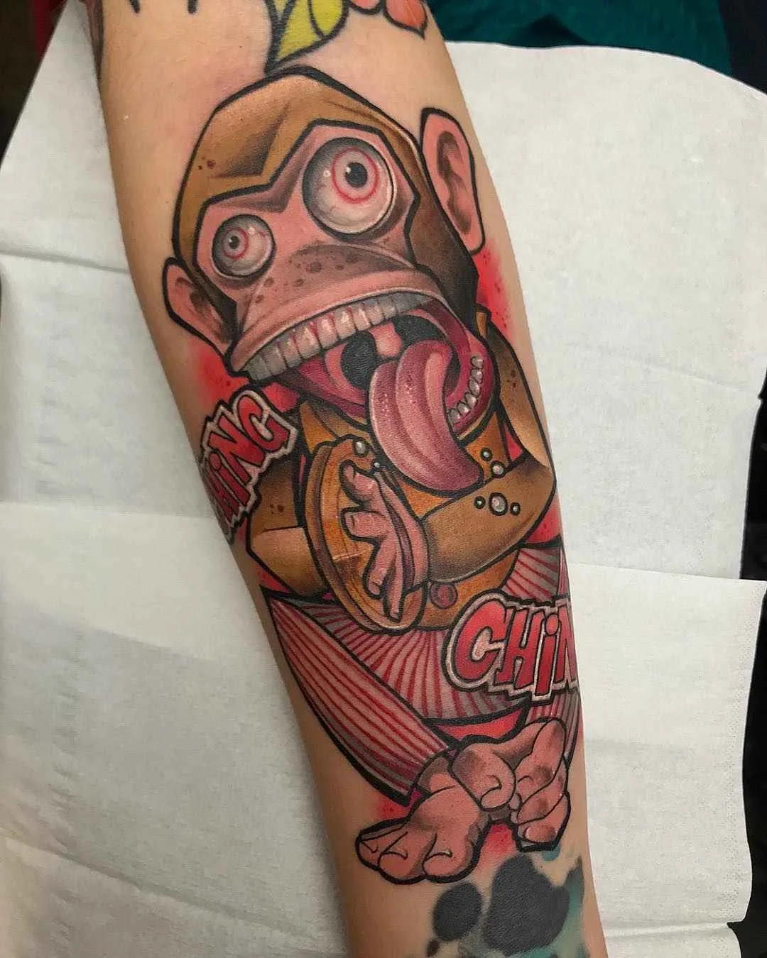 Artista di tatuaggi Raquel Escudero, tatuaggio a colori neo tradizionale di film | Spagna