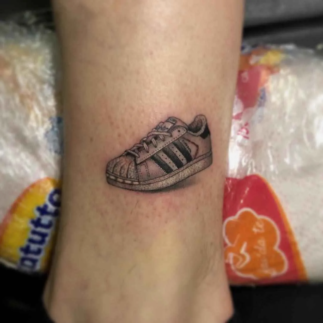 Tattoo master and musician Dan Smith, authors realistic sneakers and shoes tattoo | USA, England, New Zealand