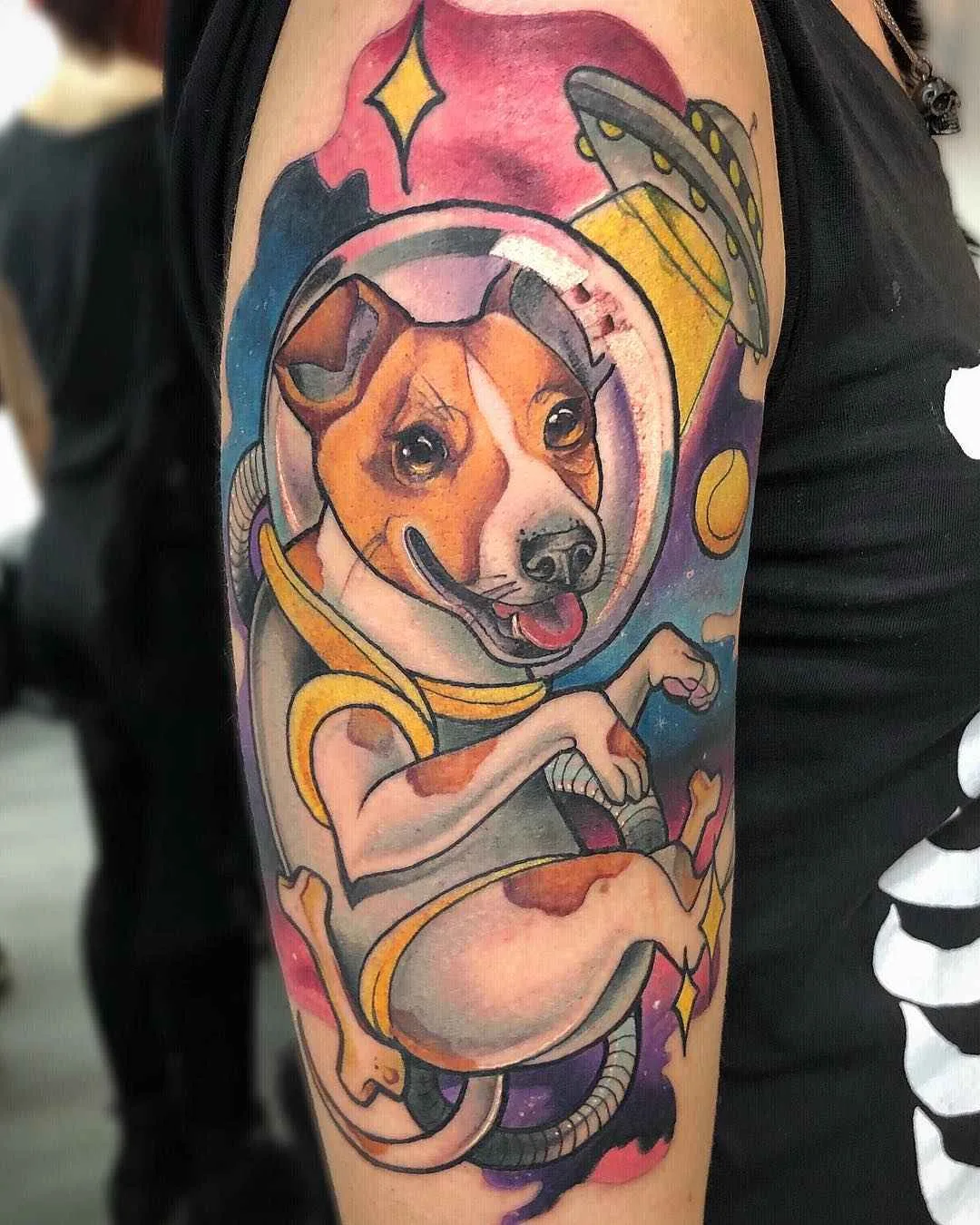 Artista di tatuaggi Raquel Escudero, tatuaggio a colori neo tradizionale di film | Spagna