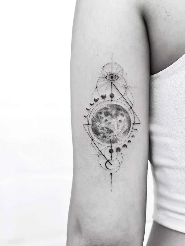 female black and grey geometric Tatuaggio su upper arm #19825 | Tatuatore John Monteiro