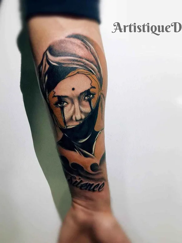 female black and grey realism 纹身 在 forearm #19043 | 纹身师 Manolache Danut