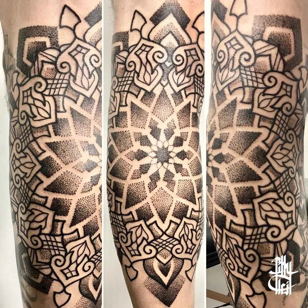 Artista di tatuaggi Billy Heil tatuaggio in nero a motivi ornamentali | Minsk, Belarus
