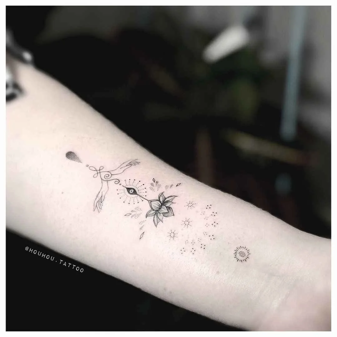 Tattoo artist Ver&ocirc;nica Alves (Houhou) , authors black dotwork minimalistic tattoo | Brazil