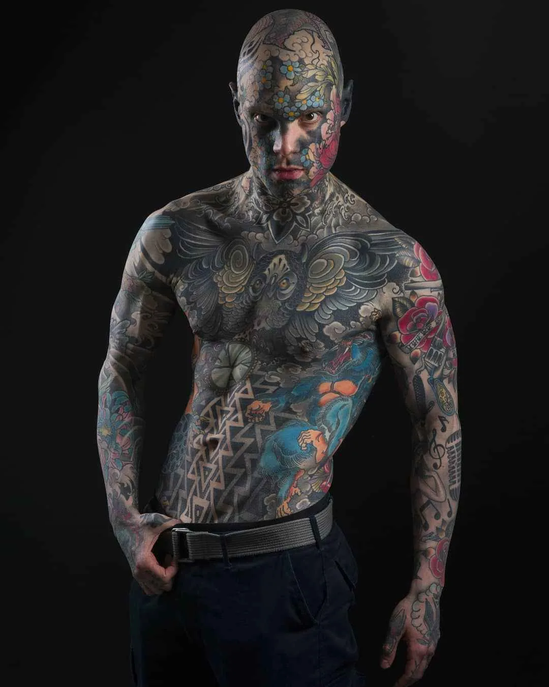 Modello di tatuaggio Sylvain Hélaine, modello di fitness alternativo maschile, uomini tatuati | Francia  