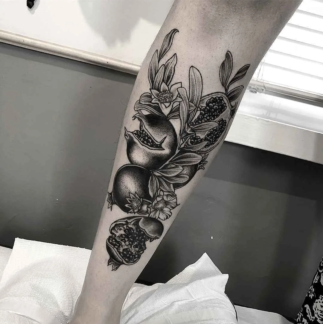 Tatuador(a) Sandra Cunha authors style blackwork tattoo, linework, surrealism | Brasil