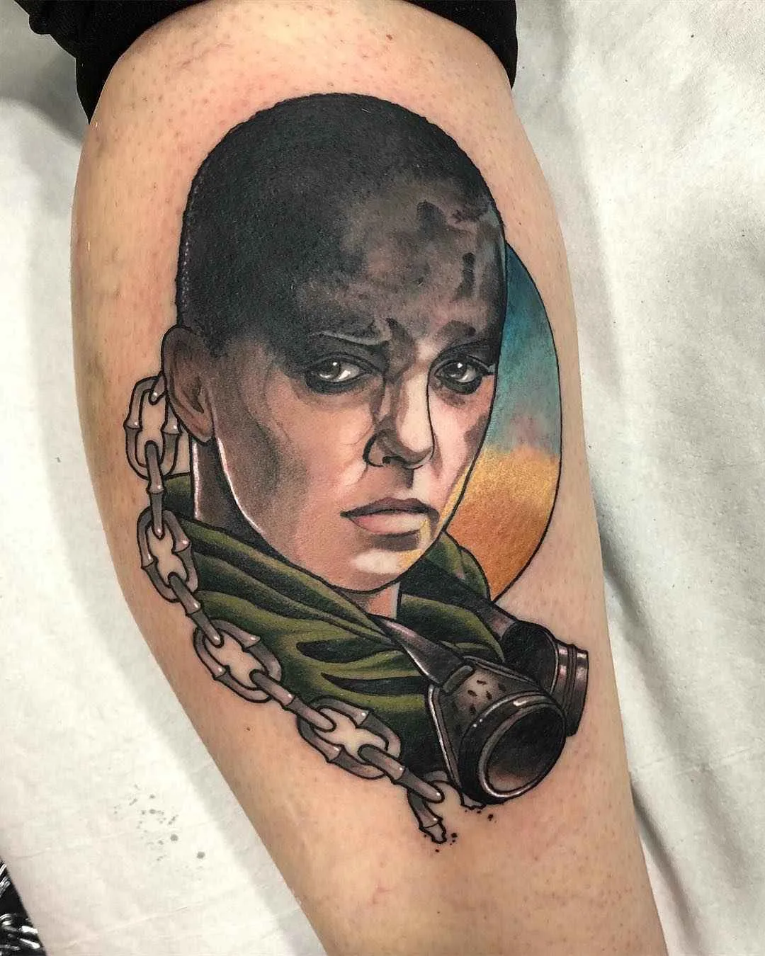 Artista di tatuaggi Raquel Escudero, tatuaggio a colori neo tradizionale di film | Spagna