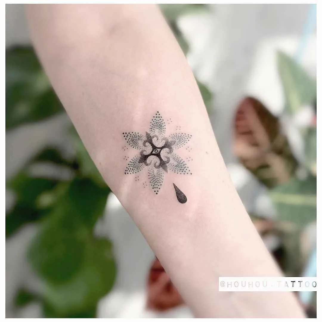 Tattoo artist Ver&ocirc;nica Alves (Houhou) , authors black dotwork minimalistic tattoo | Brazil