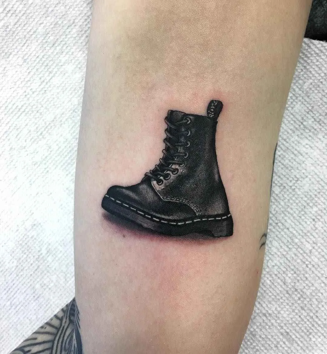 Tattoo master and musician Dan Smith, authors realistic sneakers and shoes tattoo | USA, England, New Zealand