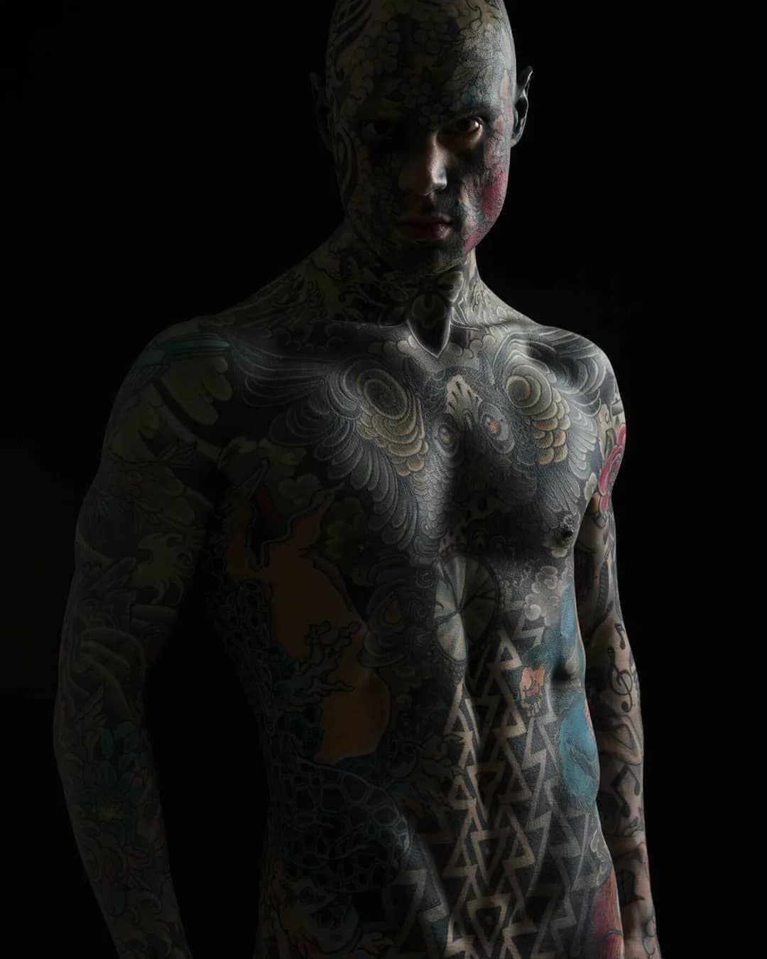 Modello di tatuaggio Sylvain Hélaine, modello di fitness alternativo maschile, uomini tatuati | Francia  