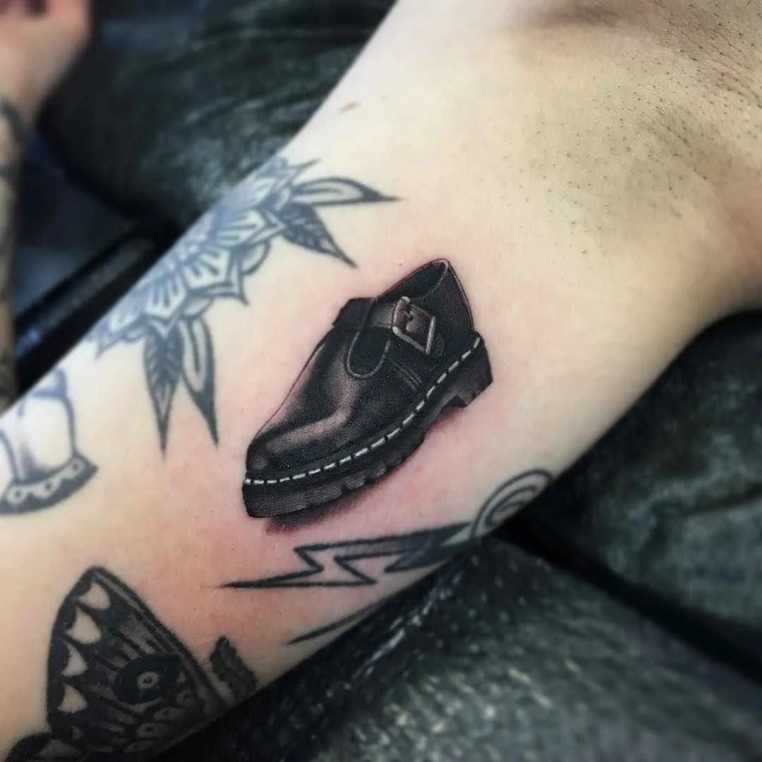 Tattoo master and musician Dan Smith, authors realistic sneakers and shoes tattoo | USA, England, New Zealand