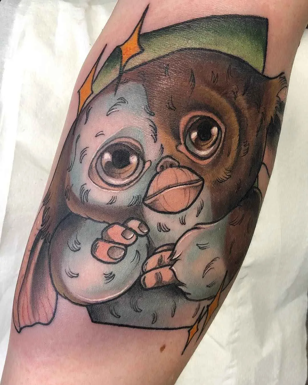 Artista di tatuaggi Raquel Escudero, tatuaggio a colori neo tradizionale di film | Spagna