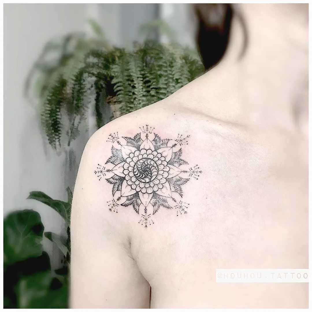 Tattoo artist Ver&ocirc;nica Alves (Houhou) , authors black dotwork minimalistic tattoo | Brazil
