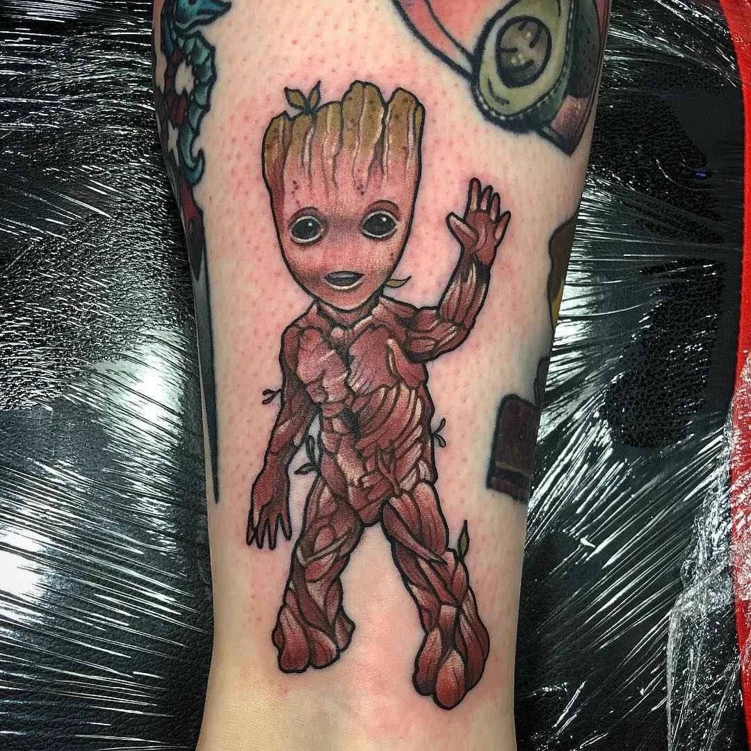 Tattoo artist Sadee Glover, color neo traditional and traditional tattoo | England