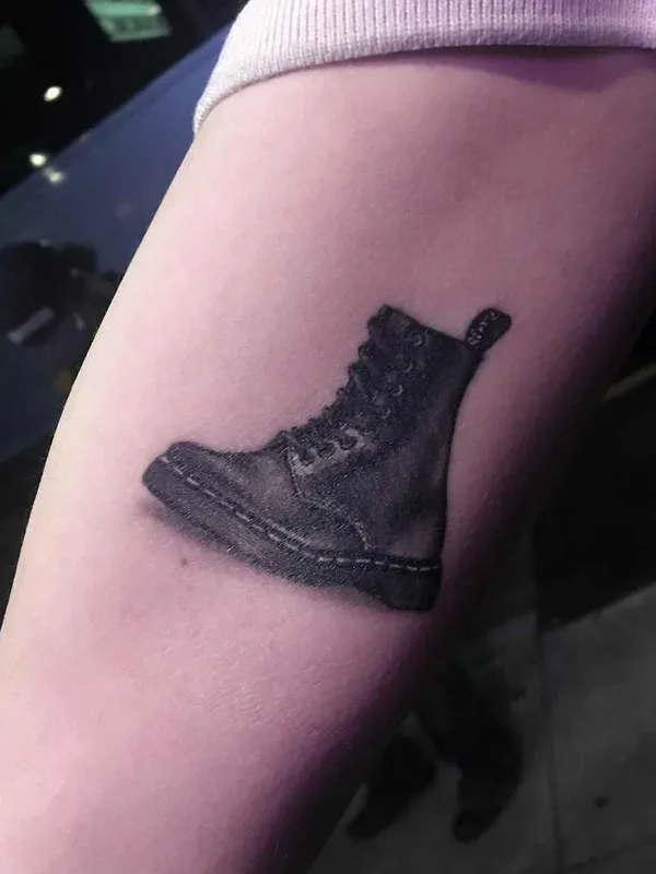 black and grey black and grey 타투 부위 thigh #20151 | 타투이스트 Dan Smith