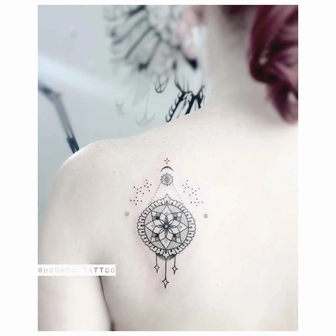 Tattoo artist Ver&ocirc;nica Alves (Houhou) , authors black dotwork minimalistic tattoo | Brazil