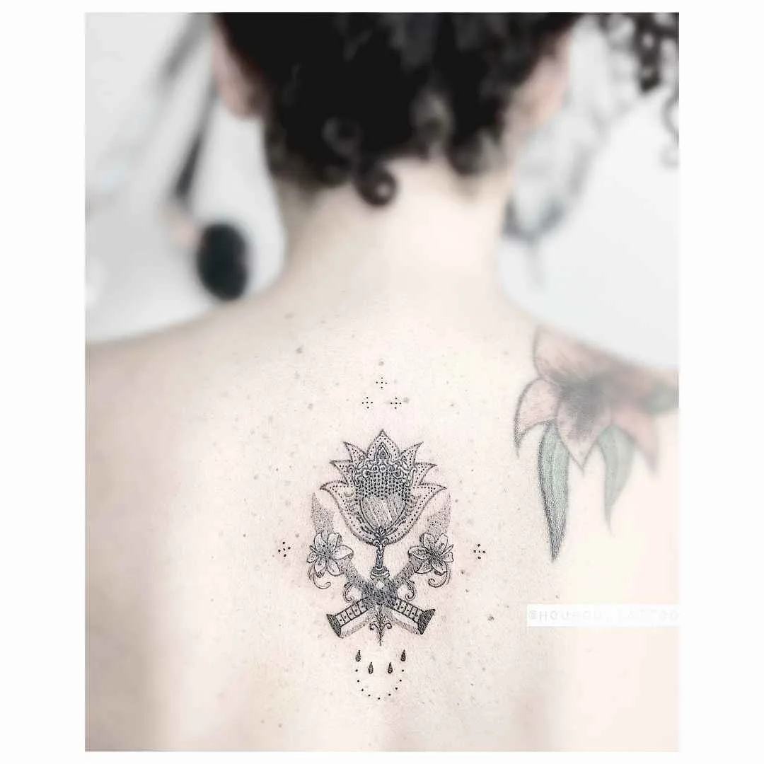 Tattoo artist Ver&ocirc;nica Alves (Houhou) , authors black dotwork minimalistic tattoo | Brazil