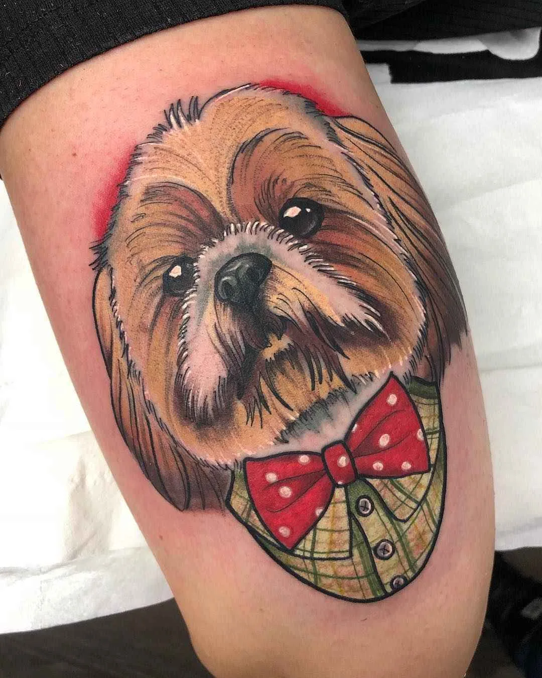 Artista di tatuaggi Raquel Escudero, tatuaggio a colori neo tradizionale di film | Spagna