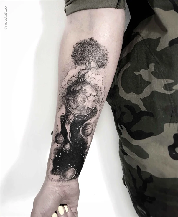 Блэкворк Tree, Planet tattoo на Предплечье