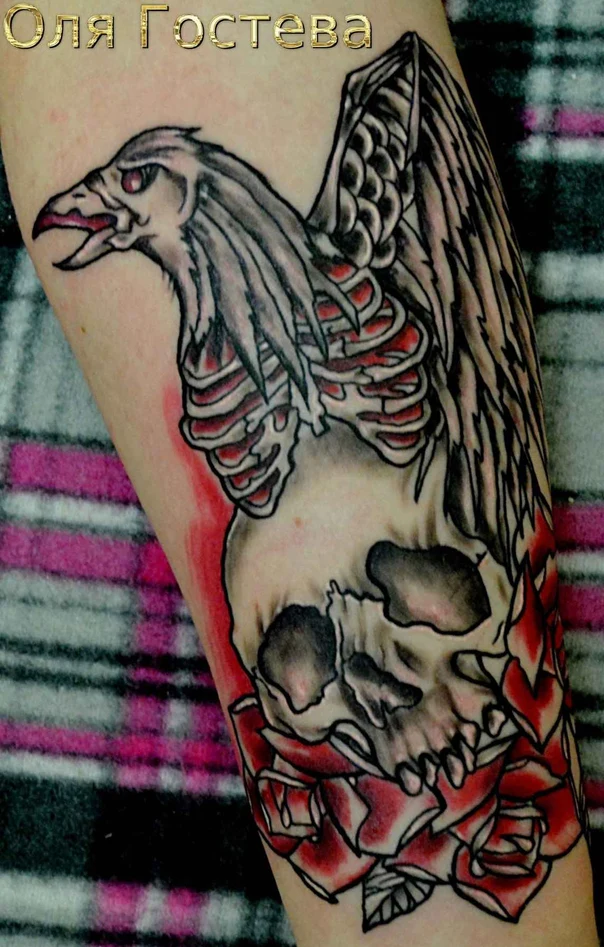 Чёрно-серая Skull, Bird tattoo на Предплечье
