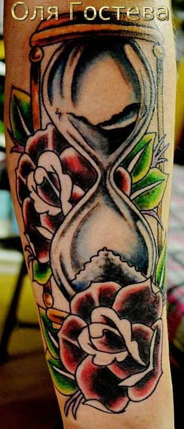Нео-традиционная Hourglass, Rose tattoo на Предплечье