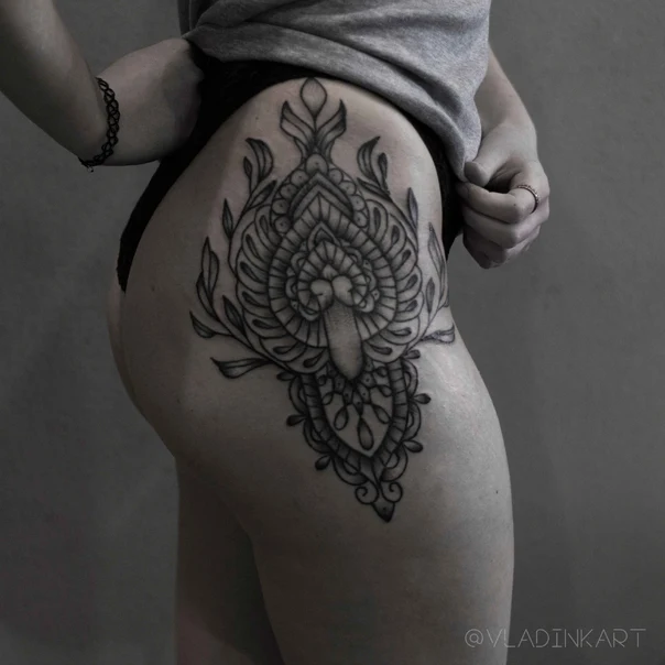 Орнаментальная Mandala, Floral tattoo на Бедро