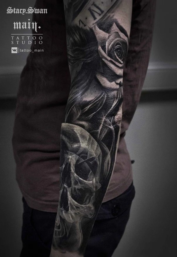 Чёрно-серая Rose, Skull tattoo на Полный рукав