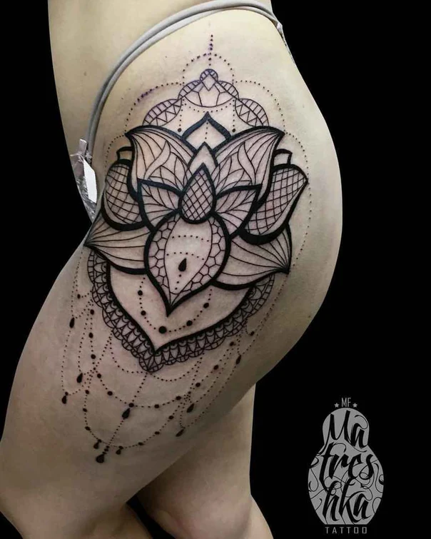 Орнаментальная Lotus, Geometric tattoo на Thigh