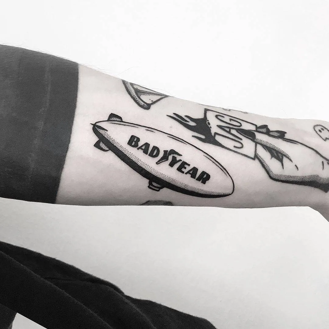 Artista de tatuagem Pulled Poltergeist, estilo black graphic tattoo | Malmo, Suécia
