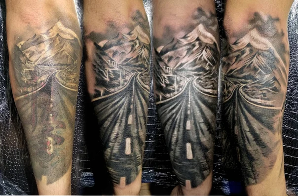 Реализм Road, Mountain tattoo на Предплечье