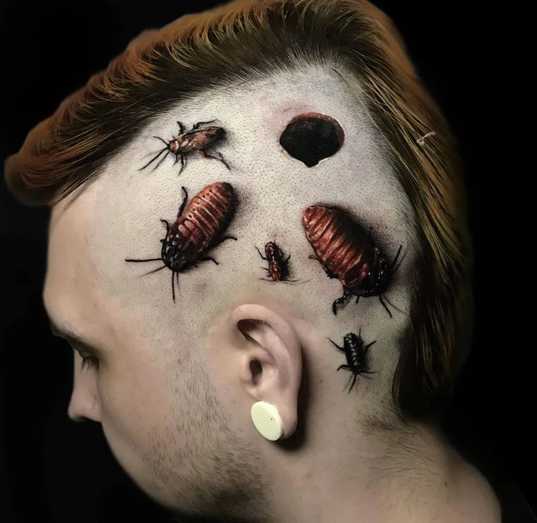 Tatuaggio realistico con tarantole in testa di Karen Tsvetnoy